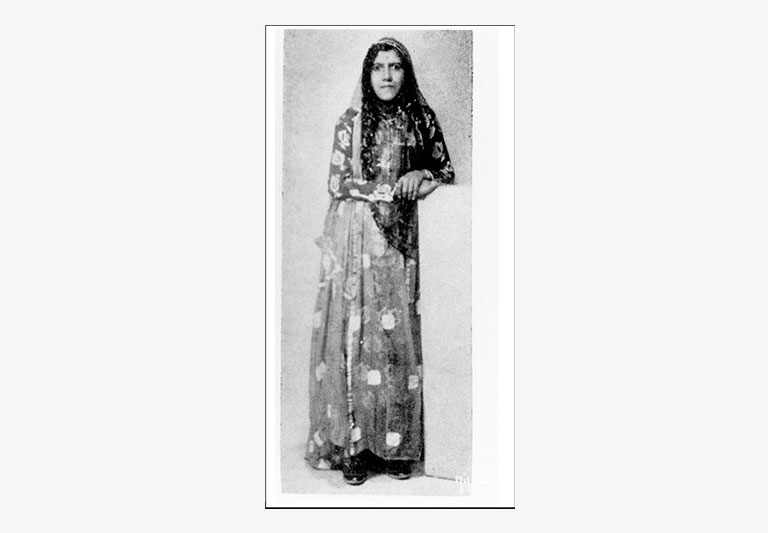 1940s. Fatima Al Zayani, the first Bahraini nurse, started her career at AMH. 