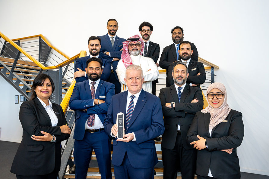 Al Haddad Motors wins Mercedes-Benz distributor award